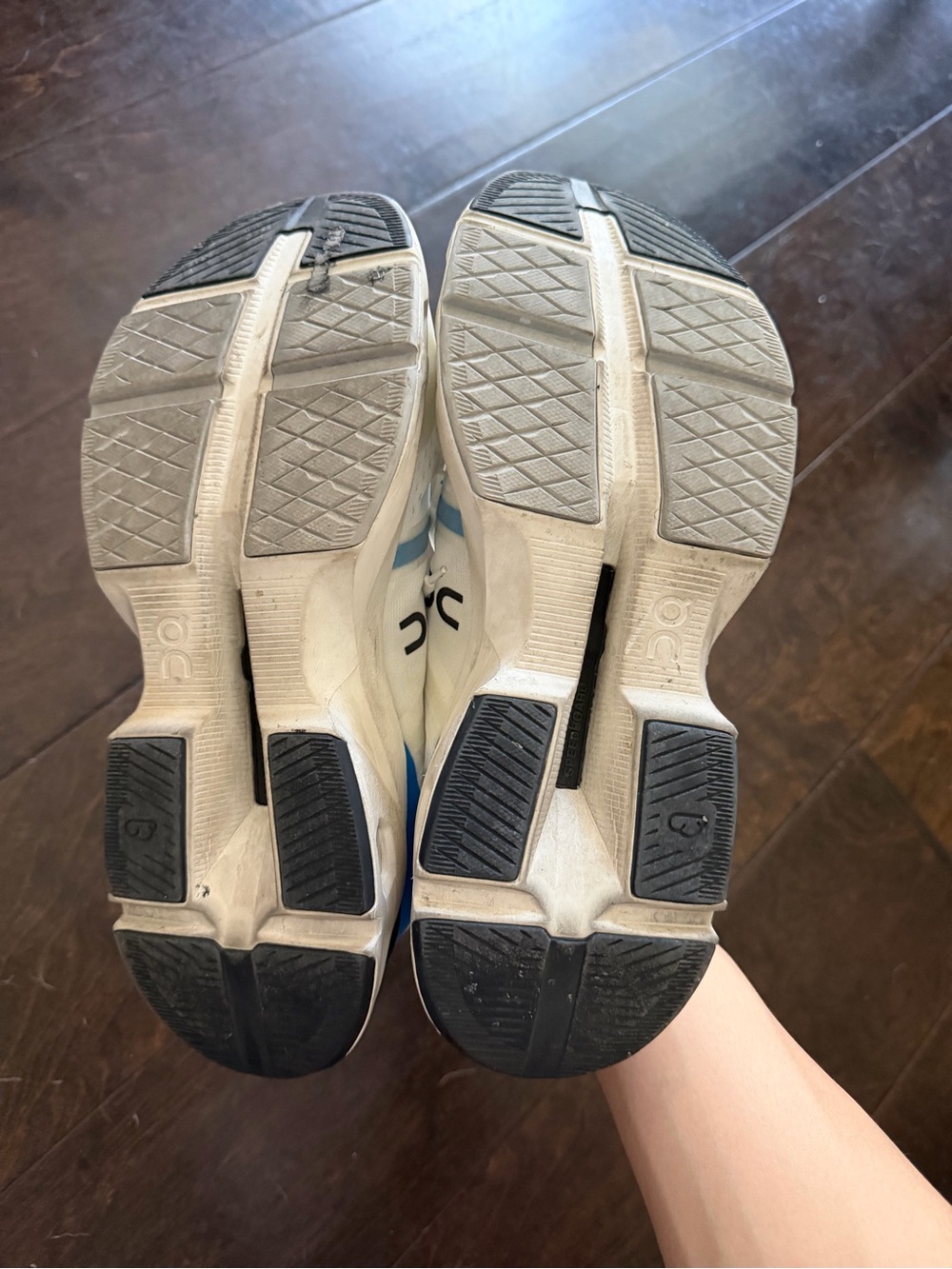On Cloudpulse running sneakers - Picture 8 of 9